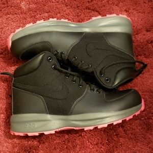 NIKE ACG